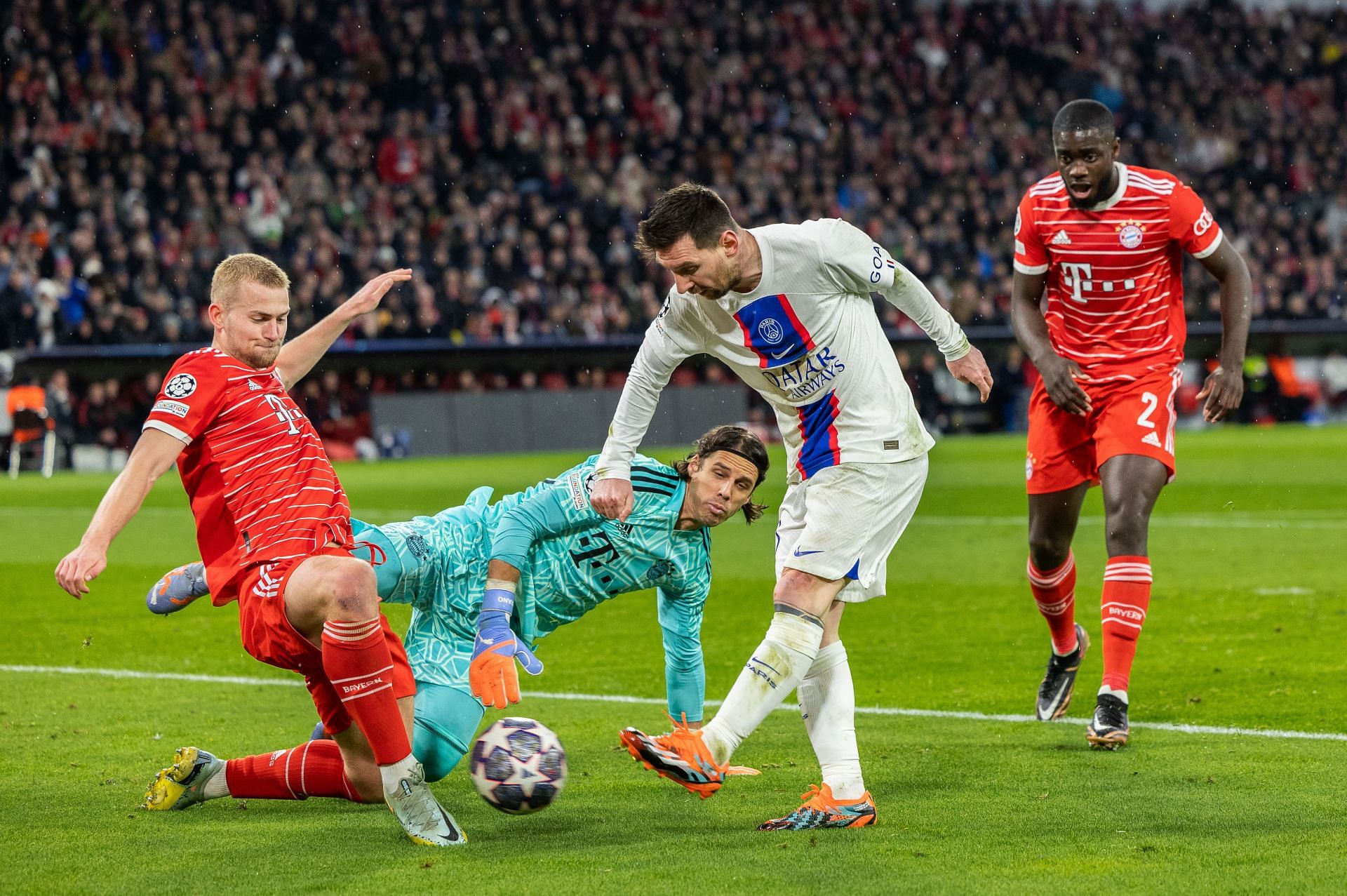 Lionel Messi and Matthijs De Ligt (Photo by Boris Streubel/Getty Images)